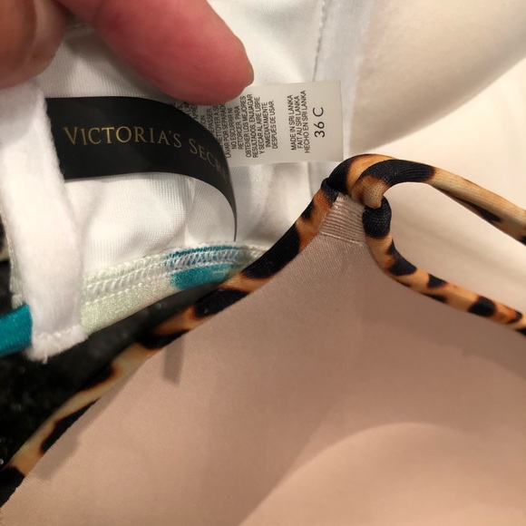 Victoria’s Secret bikini push up bombshell 36C and various bottoms exposure shot - Picture 12 of 15